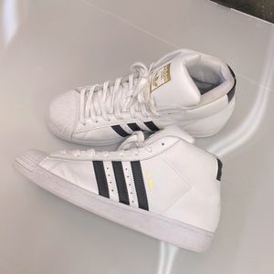 adidas Pro Model
White Black size 10 1/2